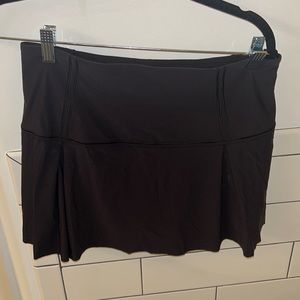 EUC - lululemon size 8 black tennis skirt